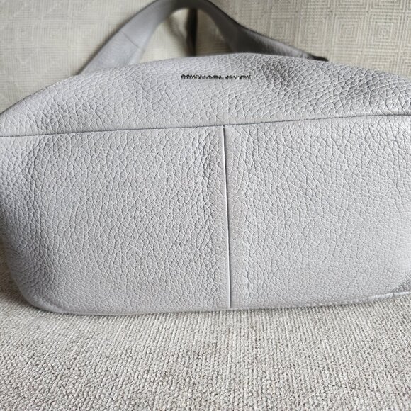 MICHAEL KORS LENA large pebble leather hobo lined light grey - Picture 10 of 15